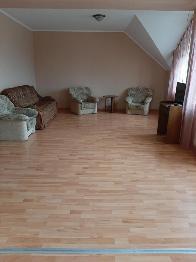 Apartments On Parkaniya 2A Mukachevo Exterior foto