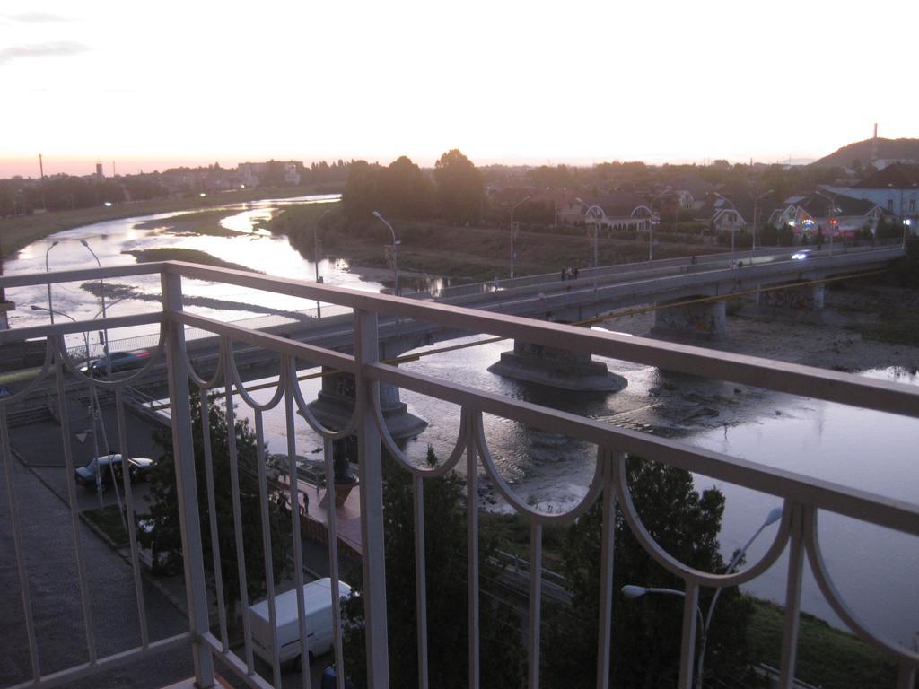 Apartments On Parkaniya 2A Mukachevo Exterior foto