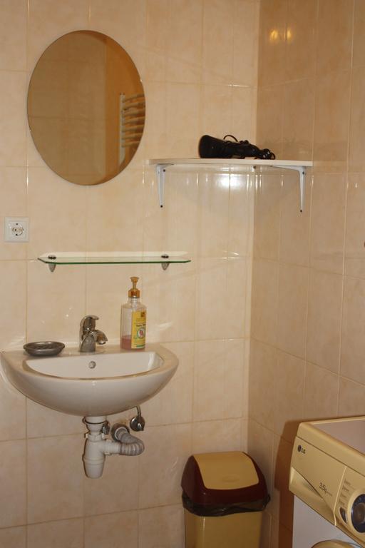 Apartments On Parkaniya 2A Mukachevo Exterior foto