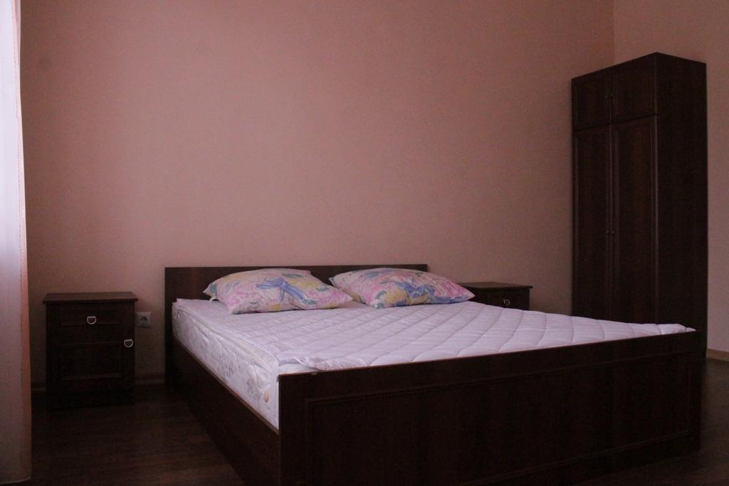Apartments On Parkaniya 2A Mukachevo Exterior foto